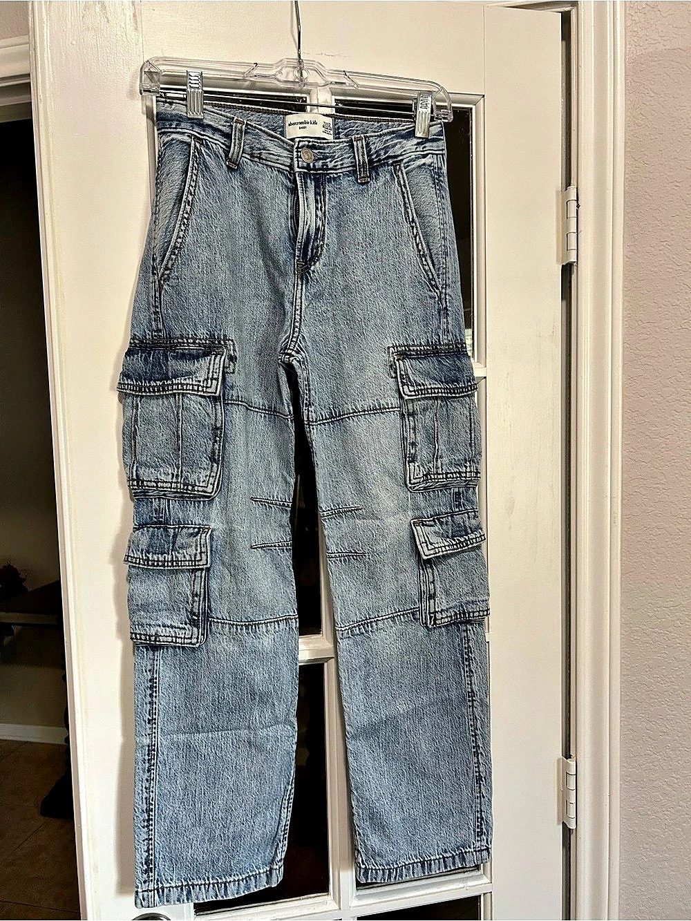 Abercrombie Kids Baggy Cargo Jeans Boys size 11/12 regular in light wash Blue